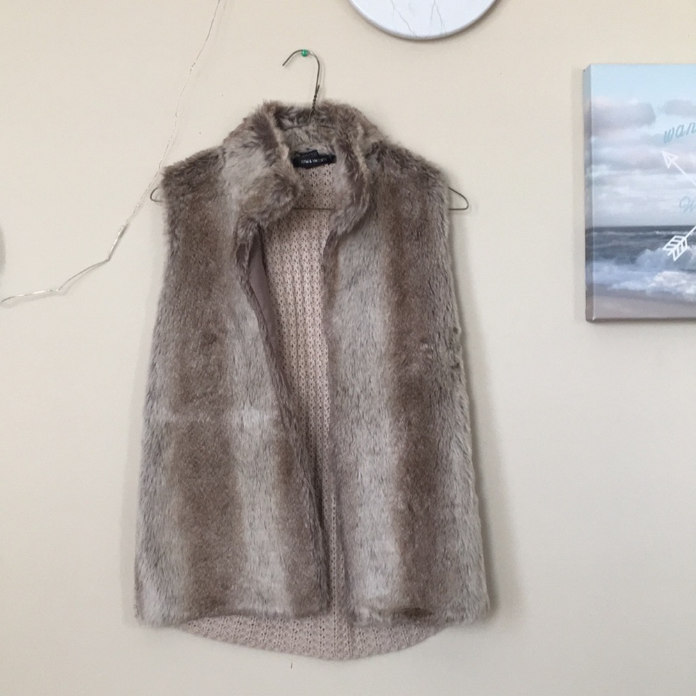 Fur vest!